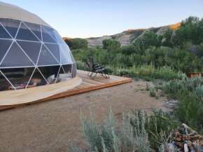 D6 Sahara Sunset- King Suite Very Private Drumheller